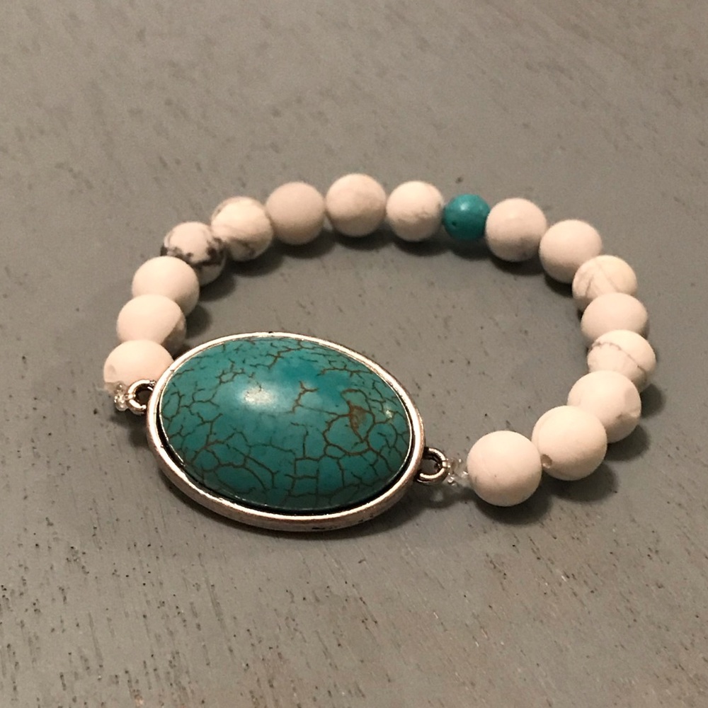 NWOT beaded stretch bracelet